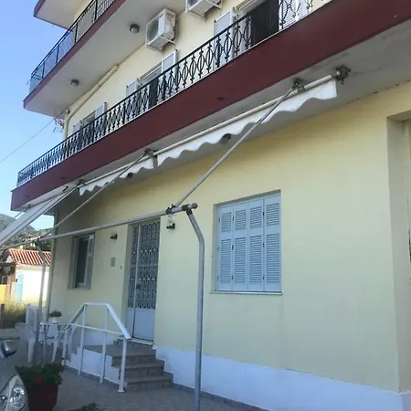 Alojamento de Acomodação e Pequeno-almoço Natalia Poros (Kefalonia)